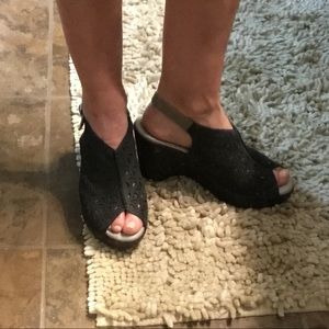 Black leather Jambu Sport  3.5” heel 1.5” platform